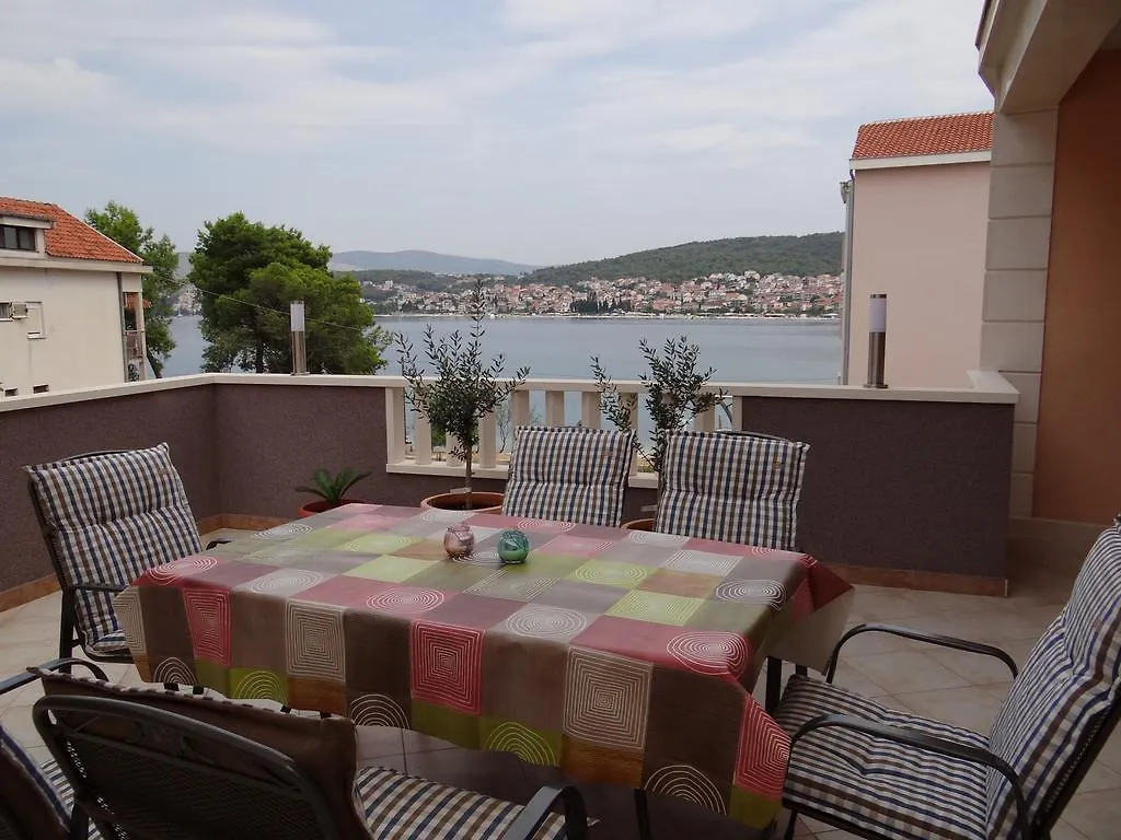 Vila Lola Apartmani Trogir 0*,